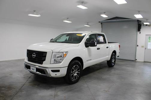 2024 Nissan Titan SV