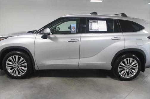 2023 Toyota Highlander Platinum