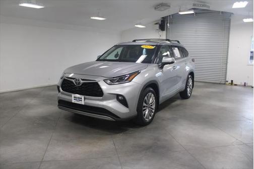 2023 Toyota Highlander Platinum