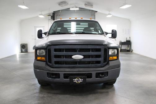 White 2006 Ford F-350 DRW