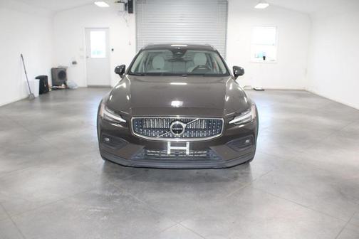 2024 Volvo V60 Cross Country B5 Plus