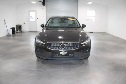 2024 Volvo V60 Cross Country B5 Plus