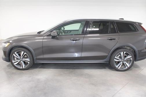 2024 Volvo V60 Cross Country B5 Plus
