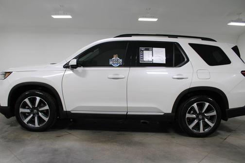 2025 Honda Pilot Touring 8-Passenger