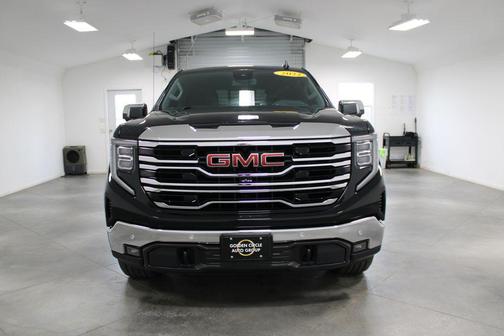 Onyx Black 2022 GMC Sierra 1500 SLT
