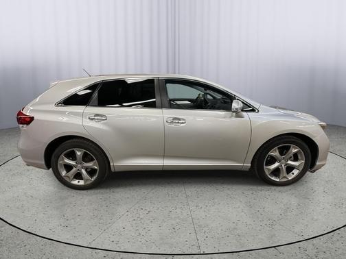 Classic Silver Metallic 2013 Toyota Venza Limited