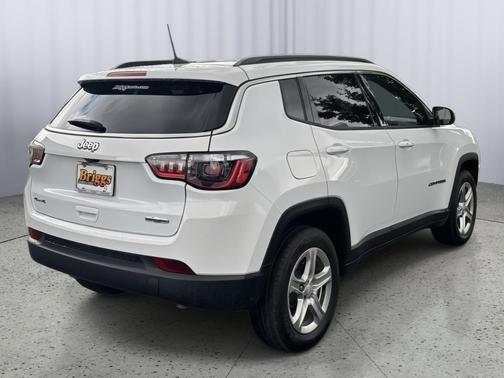 Bright White Clearcoat 2024 Jeep Compass Latitude