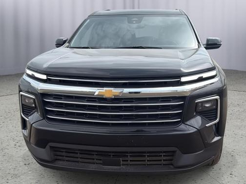 Mosaic Black Metallic 2025 Chevrolet Traverse LT