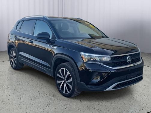 Deep Black Pearl 2022 Volkswagen Taos 1.5T SE