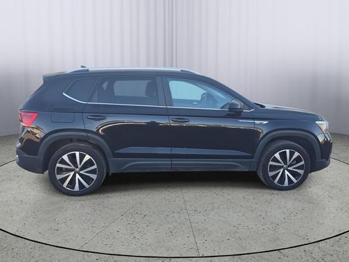 Deep Black Pearl 2022 Volkswagen Taos 1.5T SE