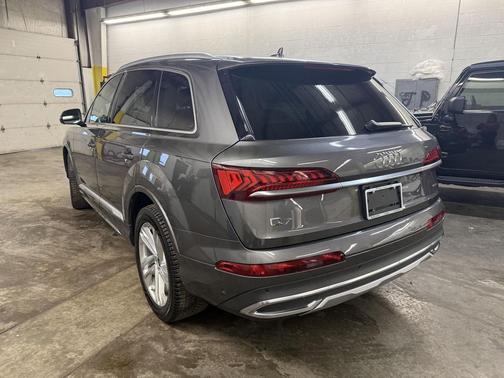 2022 Audi Q7 55 Premium Plus