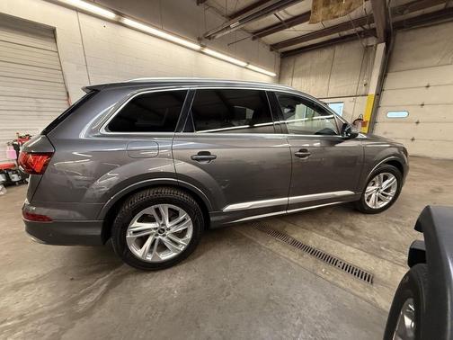 2022 Audi Q7 55 Premium Plus