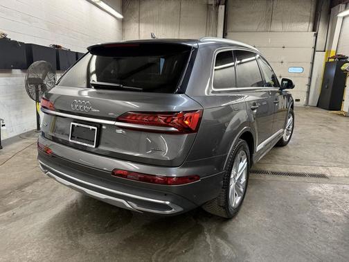 2022 Audi Q7 55 Premium Plus