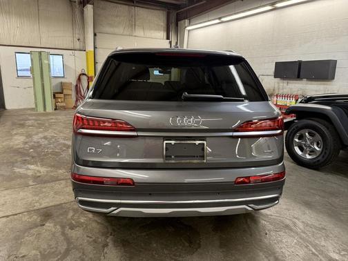 2022 Audi Q7 55 Premium Plus