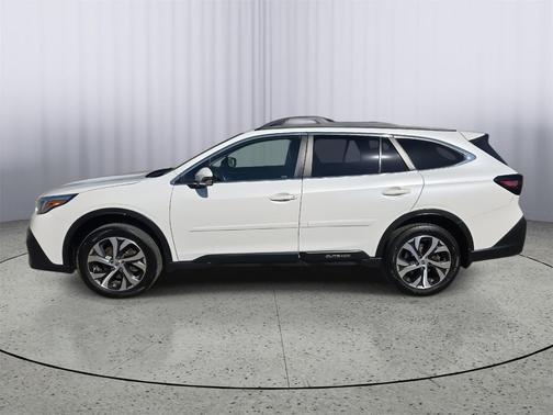 Crystal White Pearl 2022 Subaru Outback Limited