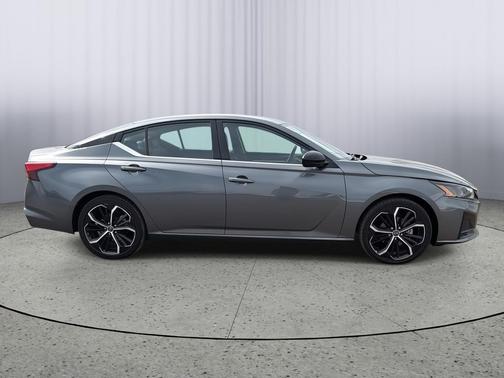 Gun Metallic 2024 Nissan Altima SR FWD