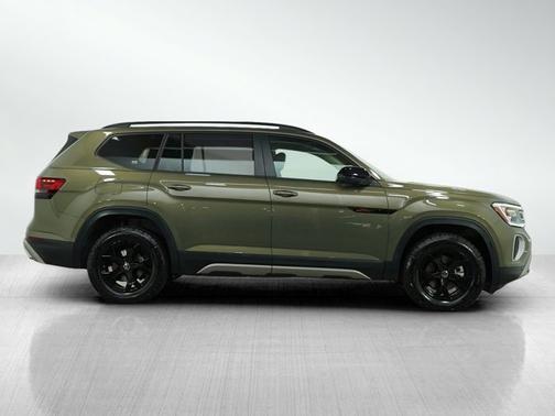 2024 Volkswagen Atlas 2.0T Peak Edition SE w/Technology