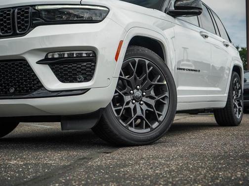 2025 Jeep Grand Cherokee Summit