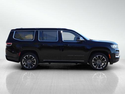 Diamond Black Crystal Pearlcoat 2022 Jeep Grand Wagoneer Series III