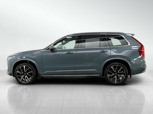 2022 Volvo XC90 Momentum