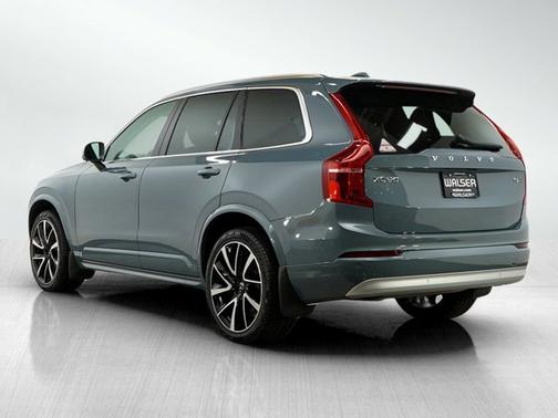2022 Volvo XC90 Momentum
