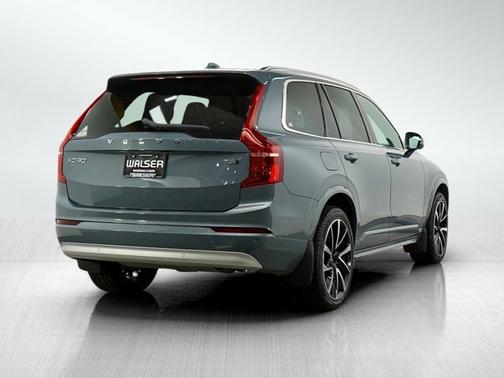 2022 Volvo XC90 Momentum