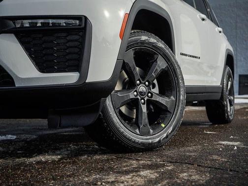 Bright White Clearcoat 2026 Jeep Grand Cherokee Limited