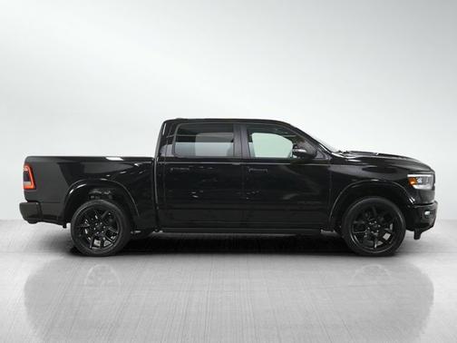 Diamond Black Crystal Pearlcoat 2022 RAM 1500 Laramie