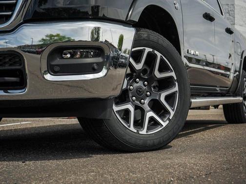 Diamond Black Crystal Pearlcoat 2026 RAM 1500 Laramie