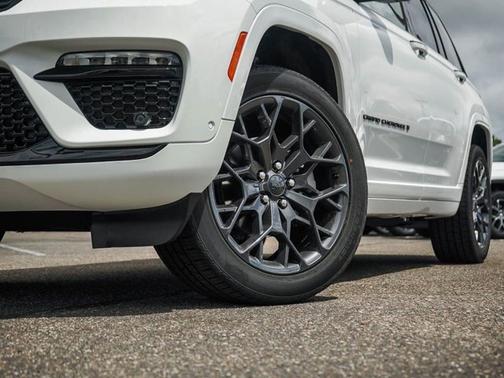 2025 Jeep Grand Cherokee Summit Reserve