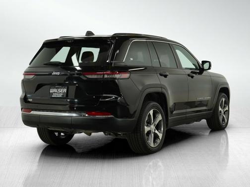 2022 Jeep Grand Cherokee Base