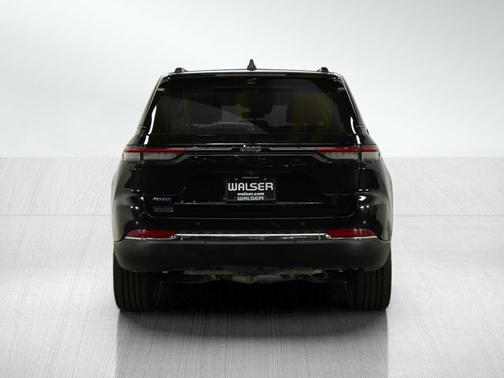 2022 Jeep Grand Cherokee Base
