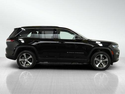 2022 Jeep Grand Cherokee Base