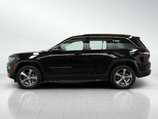 2022 Jeep Grand Cherokee Base