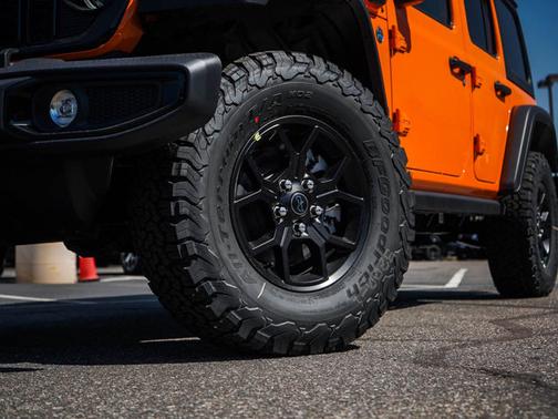 2025 Jeep Wrangler 4xe Willys