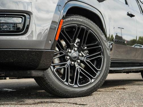 2025 Jeep Wagoneer Series II Carbide