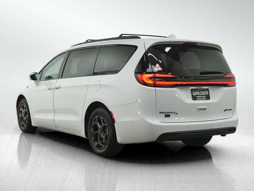 2022 Chrysler Pacifica Hybrid Hybrid Limited