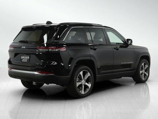 2023 Jeep Grand Cherokee Base