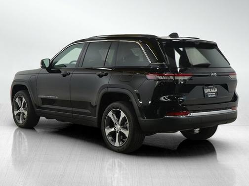 2023 Jeep Grand Cherokee Base