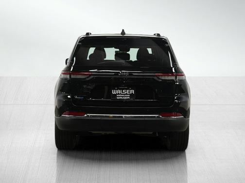 2023 Jeep Grand Cherokee Base