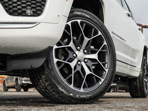 2025 Jeep Grand Cherokee Summit Reserve
