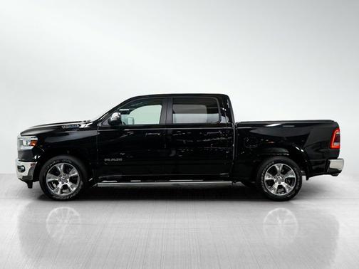 Diamond Black Crystal Pearlcoat 2024 RAM 1500 Laramie