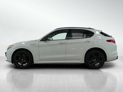 2023 Alfa Romeo Stelvio Estrema