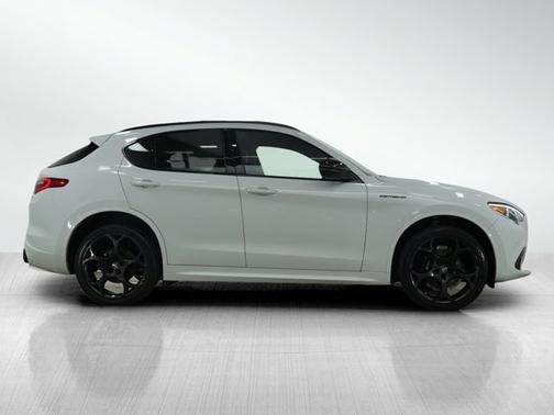 2023 Alfa Romeo Stelvio Estrema