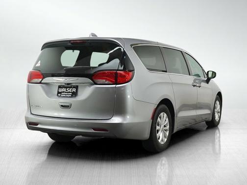 Billet Silver Metallic Clearcoat 2017 Chrysler Pacifica Touring