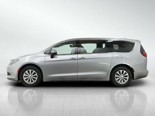 Billet Silver Metallic Clearcoat 2017 Chrysler Pacifica Touring