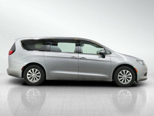 Billet Silver Metallic Clearcoat 2017 Chrysler Pacifica Touring
