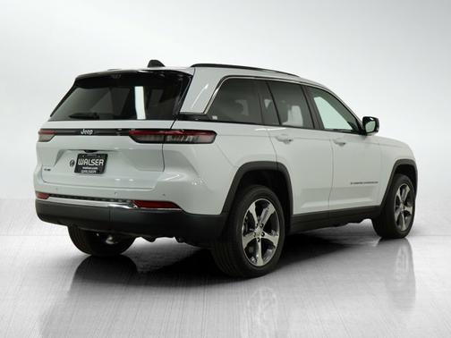 2023 Jeep Grand Cherokee Base