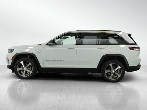 2023 Jeep Grand Cherokee Base