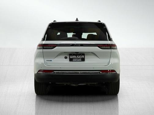 2023 Jeep Grand Cherokee Base